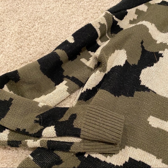 Generation Love Camo Sweater - Picture 3 of 4
